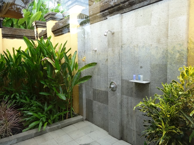 ザ・ヴィラズ・アット・アヤナ・リゾート・バリ 1ベッドルームオーシャンフロントプールヴィラ 屋外シャワー