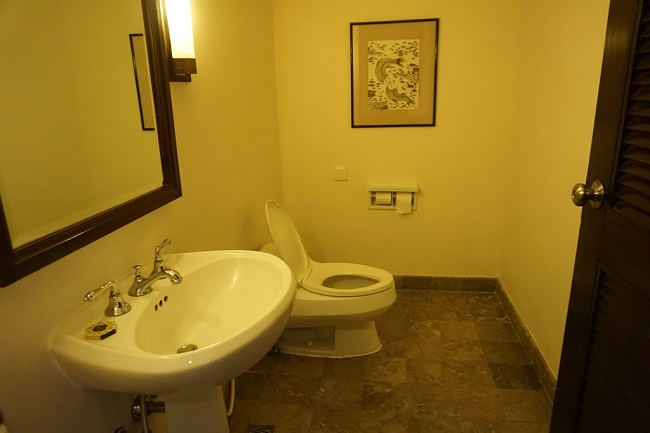 インターコンチネンタルバリリゾート クラブデュプレックススイート 1階のトイレ