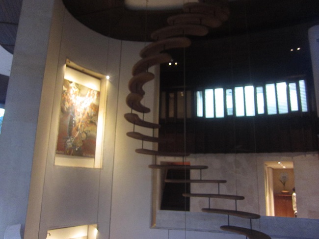 フォーシーズンズ リゾート バリ アット サヤン ロビーへの階段