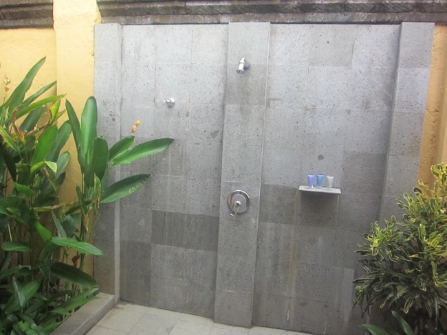 ザ・ヴィラズ・アット・アヤナ・リゾート・バリ 1ベットオーシャンビュープールヴィラ 屋外シャワー