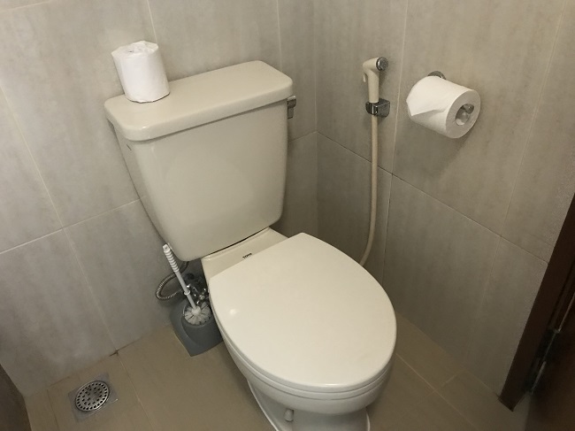 バリ・マンディラ・ビーチ・リゾート デラックスコテージ トイレ